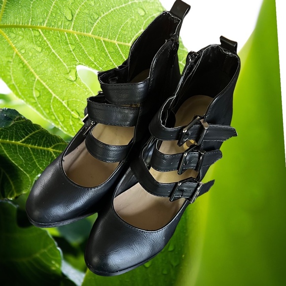 💖 Stylish Buckle Shoes 💖 - Picture 1 of 1